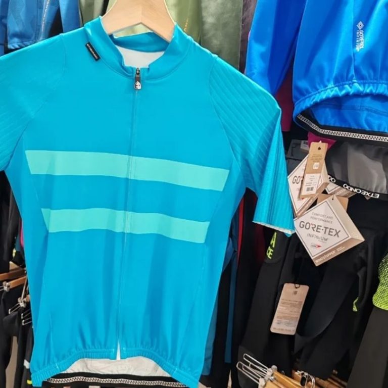 Maillot de mujer marca Etxeondo en color azul tienda
