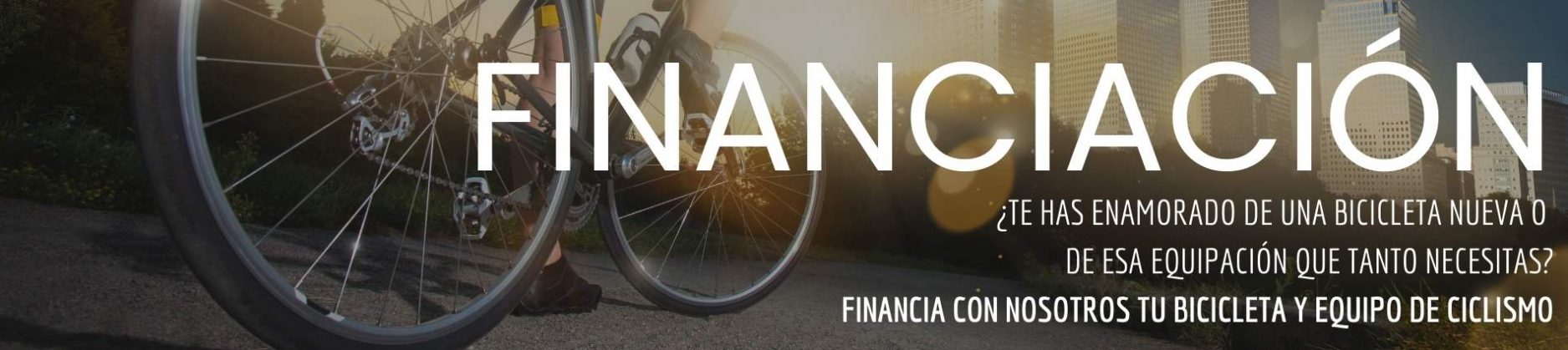 banner fondo bicicletas en carretera y texto de financiar bicicleta