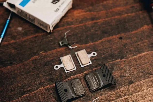 componentes de bicicleta en la sección de componentes